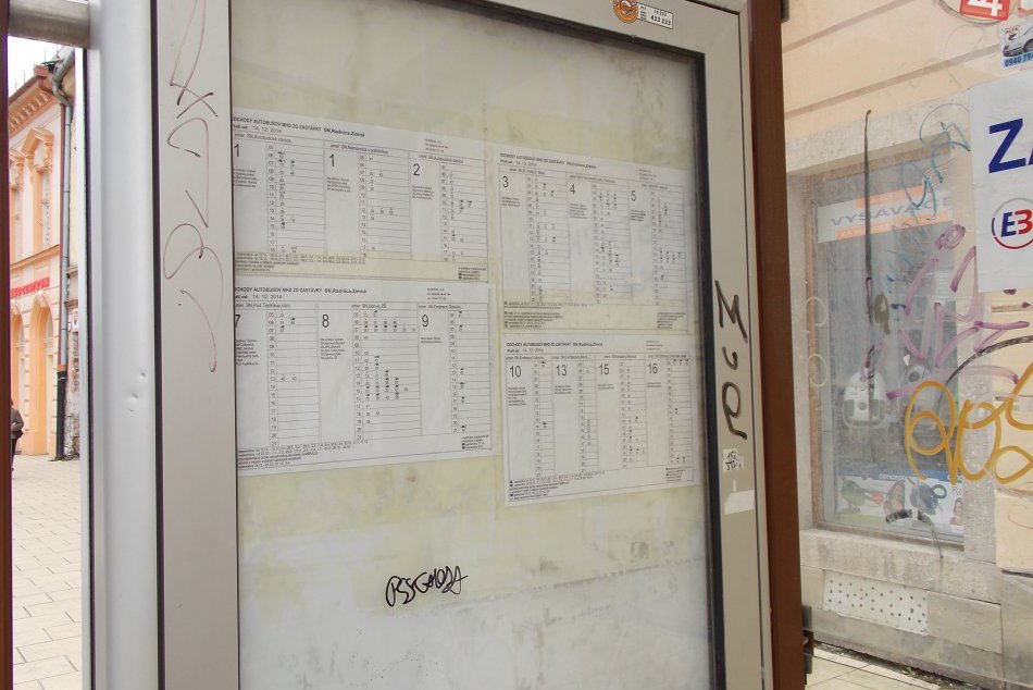 Ilustračný obrázok k článku Novinka v Trnave: Bezdomovci budú umývať autobusové zastávky