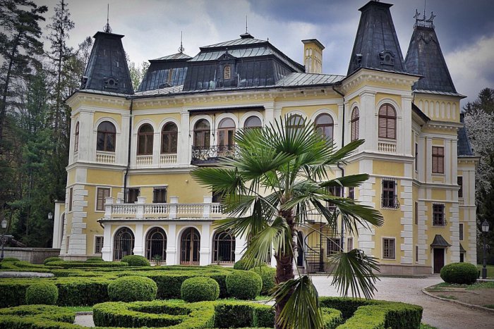 Ilustračný obrázok k článku Socha Psyché je späť: Pred kaštieľom spustia fontánu a zaznejú aj nestarnúce piesne