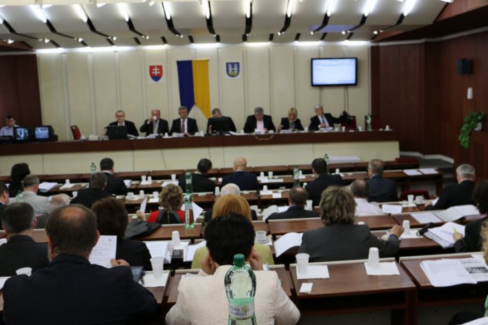 Ilustračný obrázok k článku Michalovčania sa môžu sťažovať a nahlásiť, čo ich trápi: Zanechajte odkaz primátorovi