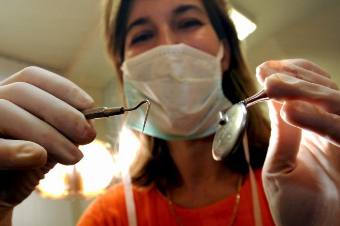 Ilustračný obrázok k článku Koniec amalgámových plomb: Zubári od tohto roku obmedzia ich používanie