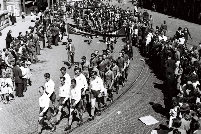 Ilustračný obrázok k článku OBRAZOM: Pozrite sa, ako sa v Bratislave oslavoval 1. máj v roku 1946