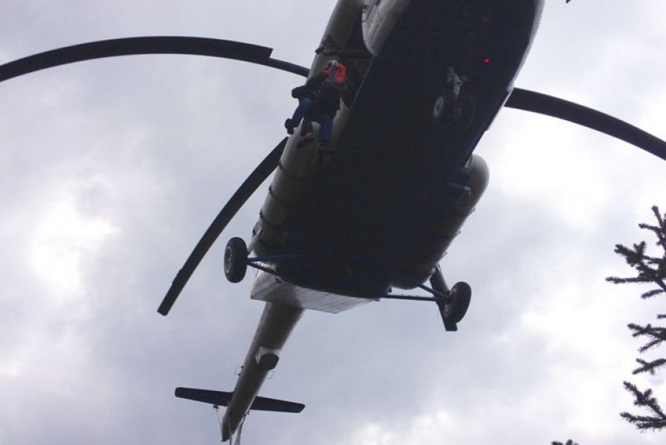 Ilustračný obrázok k článku Pri Prešove sa zrútil vrtuľník: Boli v ňom traja ľudia, záchranári v akcii!
