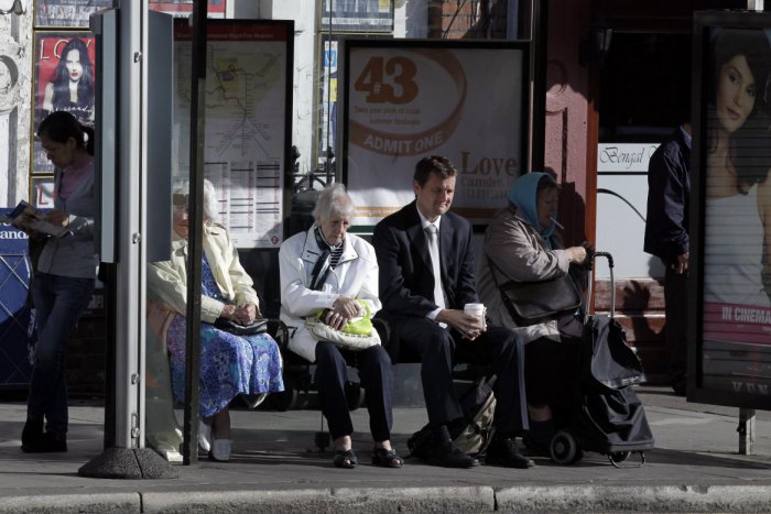 Ilustračný obrázok k článku Autobusové zastávky dostanú nohy: Kam sa v noci presunú?