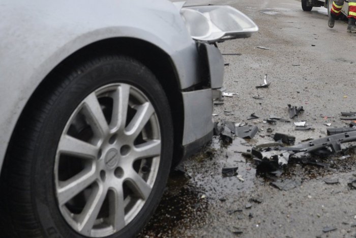 Ilustračný obrázok k článku Pri diaľnici D1 došlo k nehode: Kolízia mercedesu a VW Passat, účastníkom aj vodič z Prešova (54)