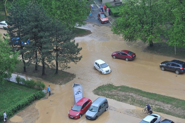 Ilustračný obrázok k článku Záplavy v Prešove: Povodňový stupeň znížený na druhý, na prácach sa podieľala vyše stovka ľudí!