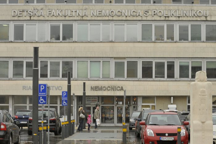Ilustračný obrázok k článku V Bratislave hospitalizovali dieťa s meningokokovou sepsou. Antibiotiká nasadili preventívne 65 ľuďom