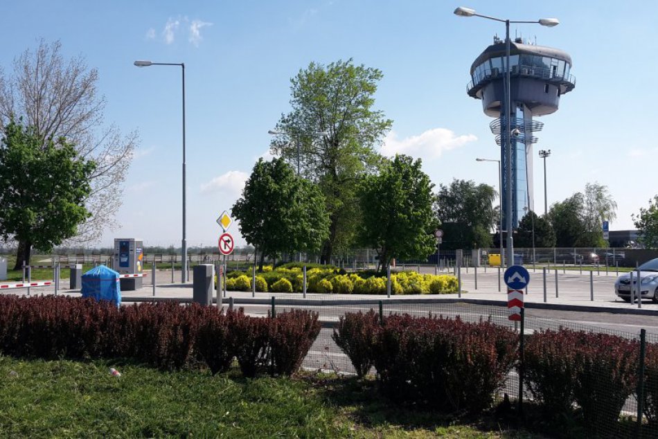 Ilustračný obrázok k článku Bratislavské letisko bude potrebovať nielen novú pristávaciu dráhu, ale aj  nástupné mostíky