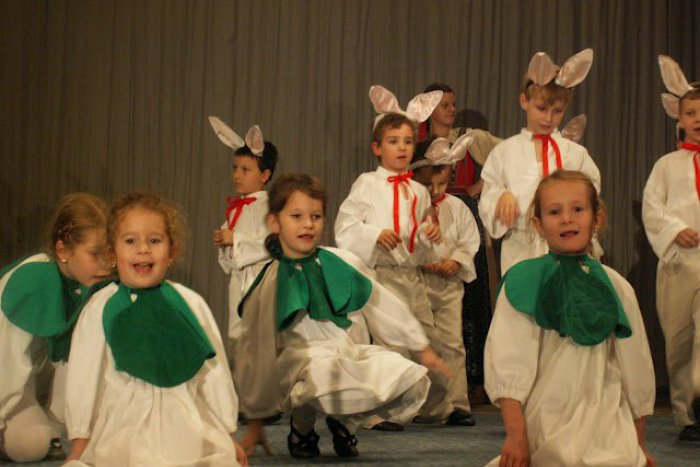 Ilustračný obrázok k článku ZÁPIS: V škole ľudového tanca a hudby vaše deti spoznávajú vlastnú ľudovú kultúru