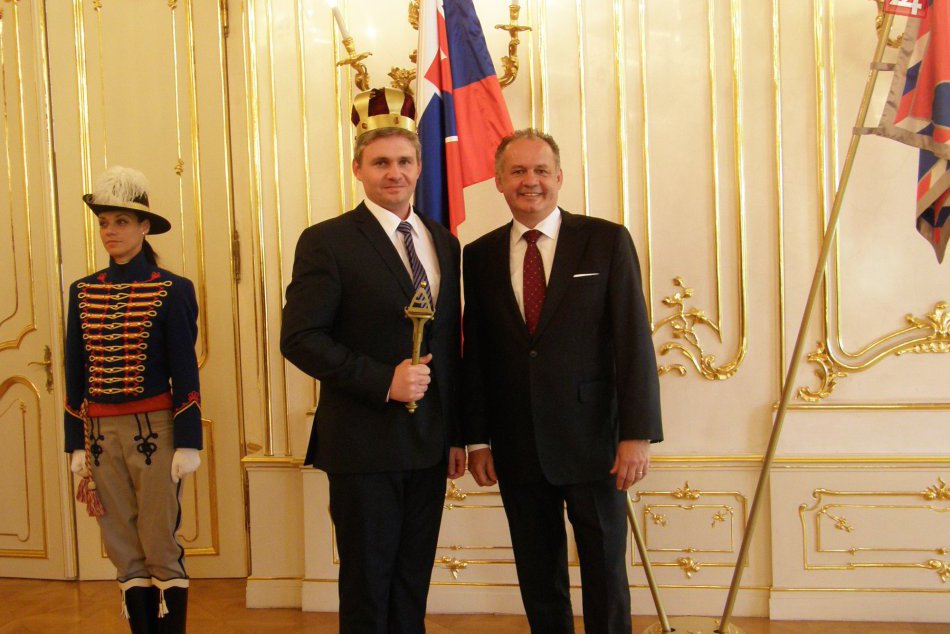 Ilustračný obrázok k článku Kráľ  po boku prezidenta: Andrej Kiska prijal Pavla Leška – najobľúbenejšieho slovenského učiteľa