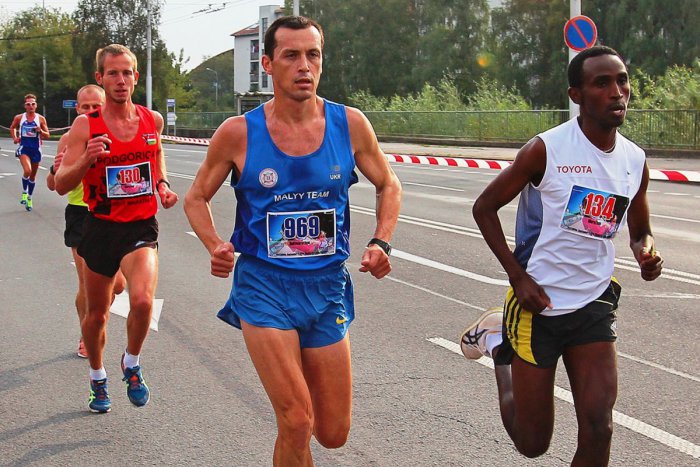 Ilustračný obrázok k článku Žiarsky polmaratón tento rok i s exotickými účastníkmi: Cez Žiar presvištia aj bežci z Kene!