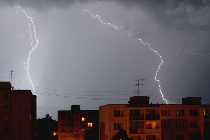 Ilustračný obrázok k článku Žilinu varujú pred búrkami aj silným dažďom: V týchto hodinách vonku bacha!