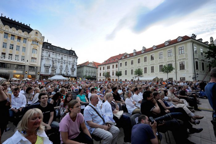 Ilustračný obrázok k článku Festival Kultúrne leto ponúkne v Bratislave až 300 podujatí! Zabaví nás Viva Musica, Hudba na Dunaji, Tango show, či Shakespeare