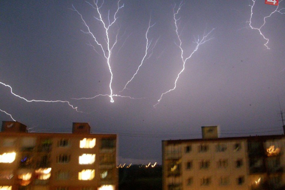 Ilustračný obrázok k článku V Žiari očakávajte veľmi nepríjemné počasie: Búrky, lejaky a krupobitie!
