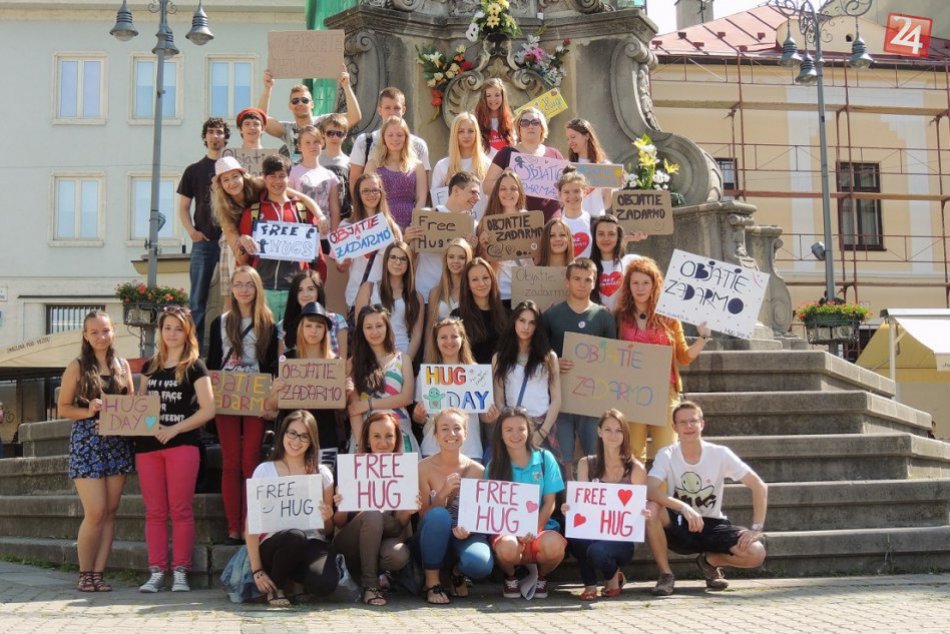 Ilustračný obrázok k článku Slovenskí študenti posielajú do sveta výzvu: Podeľte sa o svoje objatie!