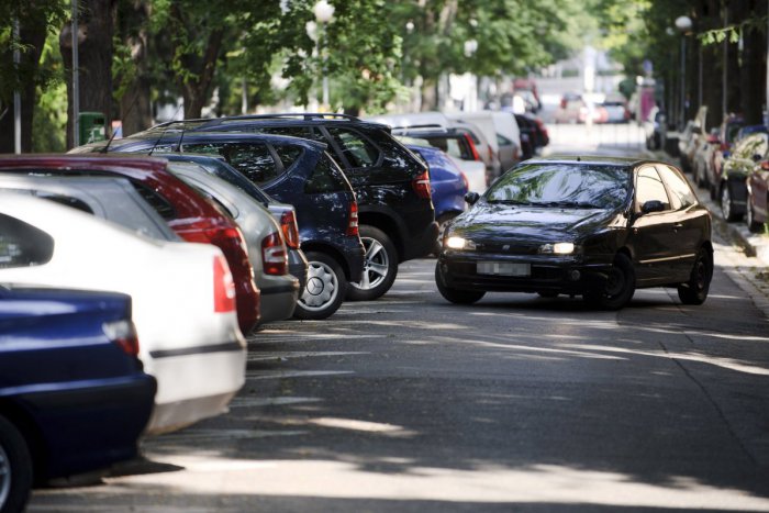 Ilustračný obrázok k článku V Pezinku môžu vodiči za parkovanie platiť aj SMS správou
