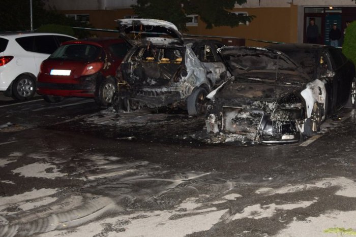 Ilustračný obrázok k článku FOTO priamo z miesta požiaru v Michalovciach: Polícia vnáša do prípadu zhorených áut nové skutočnosti!