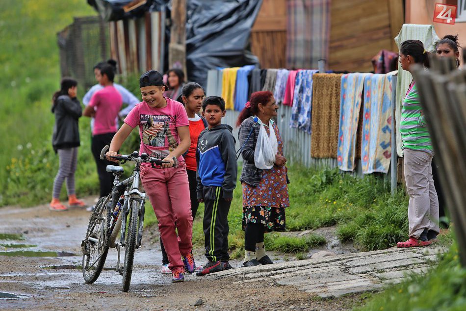 Ilustračný obrázok k článku Neziskovky upozornili na vážny problém Rómov: Anglicko pre mnohých nie je zasľúbená zem