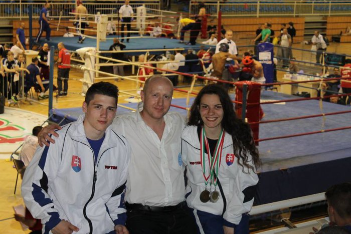 Ilustračný obrázok k článku Humenský kickbox v Maďarsku: Dominika s 3 medailami, Tibora vyradilo zranenie