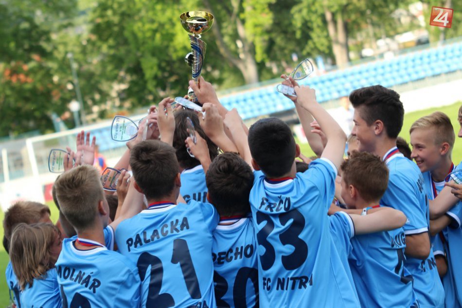 Ilustračný obrázok k článku Futbaloví majstri: FC Nitra U13 suverénne vyhrali I. ligu mladších žiakov!