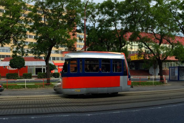 Ilustračný obrázok k článku Bizarné fotografie: Vyčíňajú v Bratislave duchovia? Kto šoféruje tie zvláštne stroje?