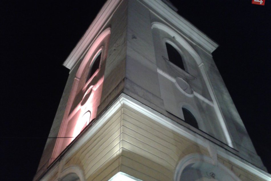 Ilustračný obrázok k článku Osvetlenie zvonice na Dňoch mesta bolo vraj len demo: Brezniansky primátor sľubuje viac