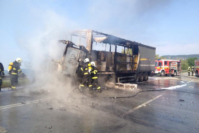 Ilustračný obrázok k článku Uzavretá Soroška: Oheň tam pohltil takmer celý kamión