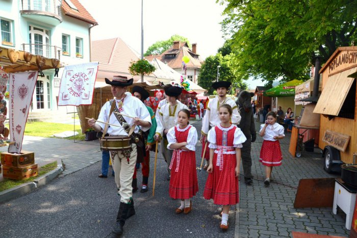 Ilustračný obrázok k článku TIPY na VÍKEND: Modrá obloha (zázraky sa dejú) pozýva na RK-jarmok a folklórny festival v Likavke