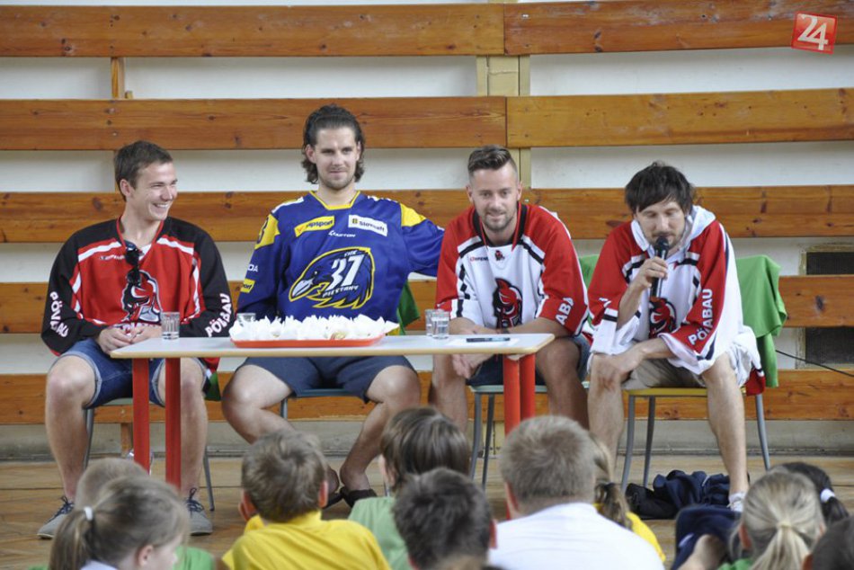 Ilustračný obrázok k článku Zapotili sa s najmenšími: Známe tváre trnavského hokeja na športovom dni BESSTu