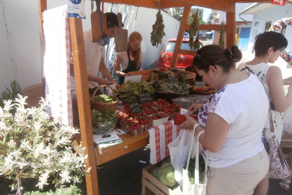 Ilustračný obrázok k článku Reportáž zo zvolenských susedských trhov: Za živec kúpite čerstvú zeleninu aj krásne jahody