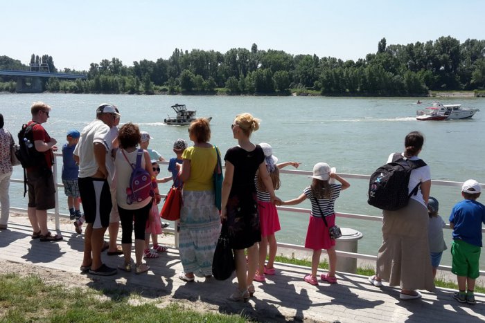 Ilustračný obrázok k článku Túžite sa previesť loďou po Dunaji či dostať sa s kapitánom do remorkéra? To všetko môžete počas dnešnej akcie Deň prístavov