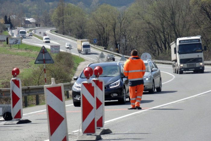 Ilustračný obrázok k článku Vodiči sa musia obrniť trpezlivosťou: V Bystrici pre stavebné práce úplne uzavrú most