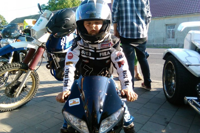 Ilustračný obrázok k článku Lučenčan Ľubko (6) na motorke jazdí už dva roky: Prvý motorkársky pád skončil poriadnou bolesťou