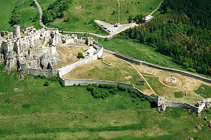 Ilustračný obrázok k článku Dôležitá správa pre všetkých turistov: Spišský hrad bude mimoriadne uzatvorený