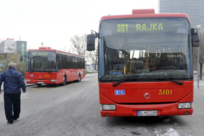 Ilustračný obrázok k článku Rajke možno hrozí „odrezanie" od Bratislavy! Prídu ľudia o autobusovú linku 801?