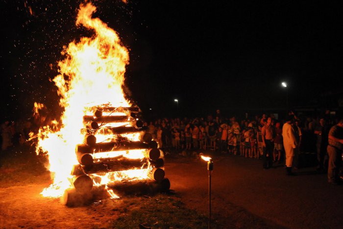 Ilustračný obrázok k článku Oslavy zvrchovanosti neďaleko Nitry: Vatra sa rozhorí pri Dražovskom kostolíku