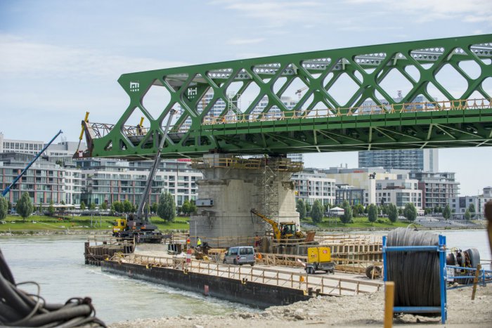 Ilustračný obrázok k článku Starý most by mal byť definitívne dokončený 15. decembra. Sklz na stavbe je maximálne 21 dní