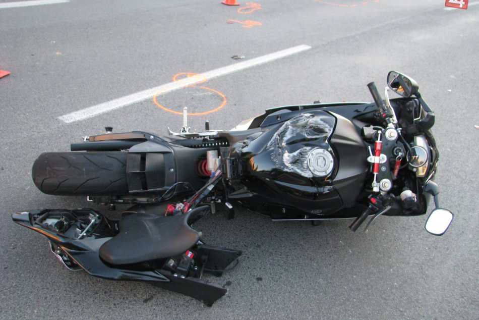 Ilustračný obrázok k článku Po tragickej nehode ho odprevadia do neba: Tomášovu (†24) pamiatku si uctí motorkársky sprievod