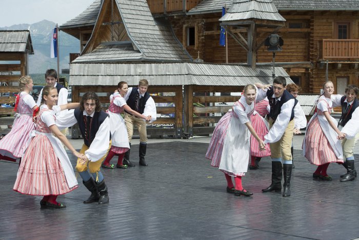 Ilustračný obrázok k článku Najväčší folklórny festival Východná s viac ako 2000 účinkujúcimi: Na pódiu vystúpi aj živý kôň