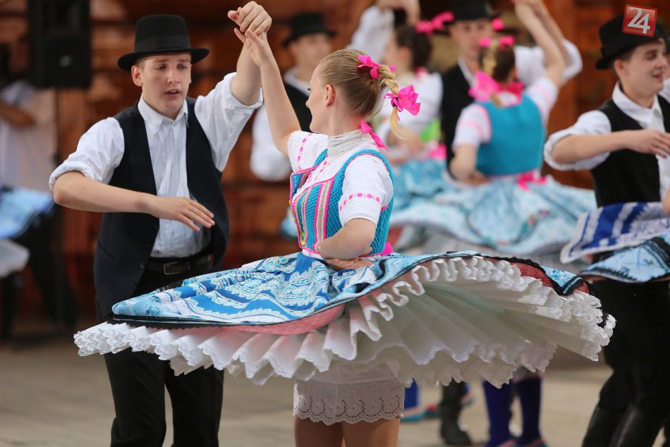 Ilustračný obrázok k článku Trnavská brána láka na spev, tanec aj krásne kroje: Pozrite si kompletný program