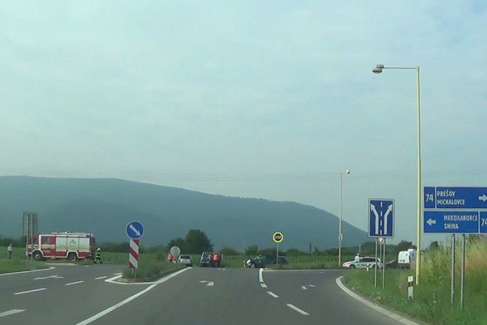 Ilustračný obrázok k článku Dopravná nehoda na križovatke Družstevná – Mierová: Vodič to napálil do auta pred ním! FOTO