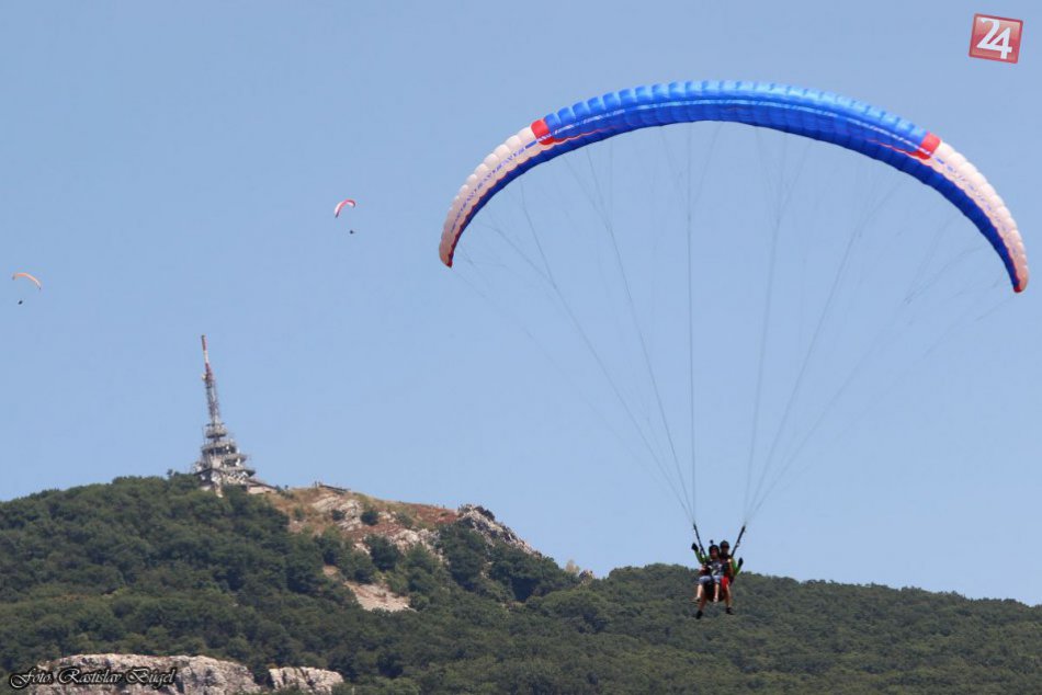 Ilustračný obrázok k článku Blíži sa jesenný Zobor Cup: Nadšenci paraglidingu sa stretnú v Nitre v novom termíne