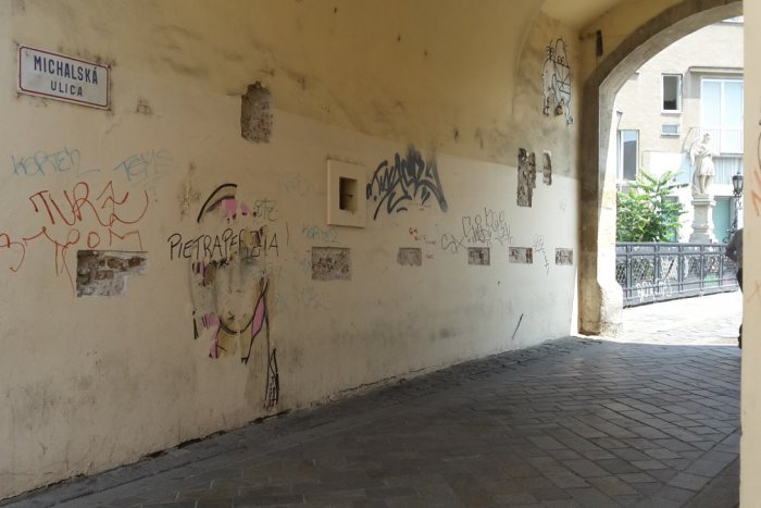 Ilustračný obrázok k článku Vstupná brána do historického centra Bratislavy alebo na smetisko?