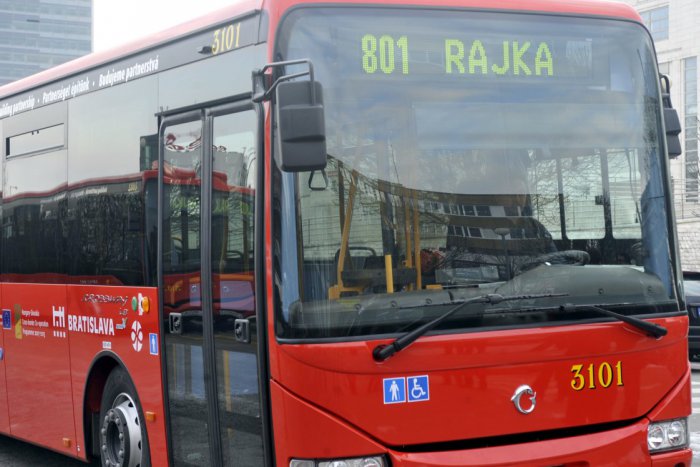 Ilustračný obrázok k článku DPB oficiálne požiadal o novú licenciu na autobusovú linku do Rajky