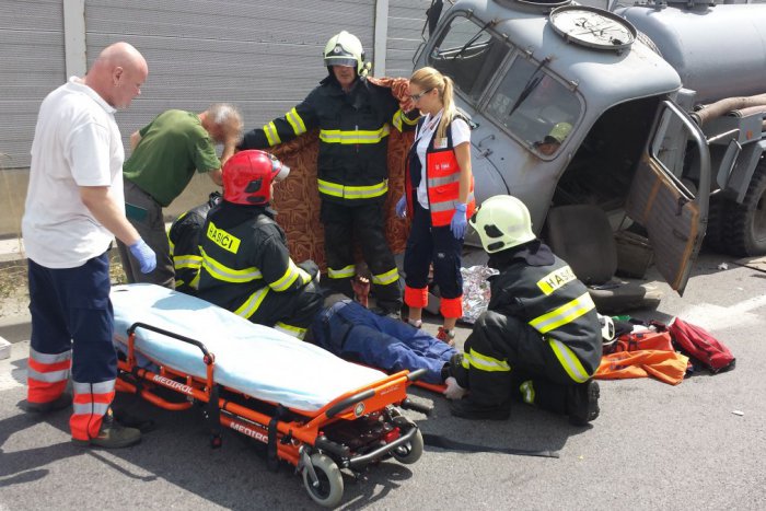 Ilustračný obrázok k článku Tragická nehoda v Žiline: Zrazilo sa osobné auto s nákladiakom, 1 mŕtvy a 2 zranení