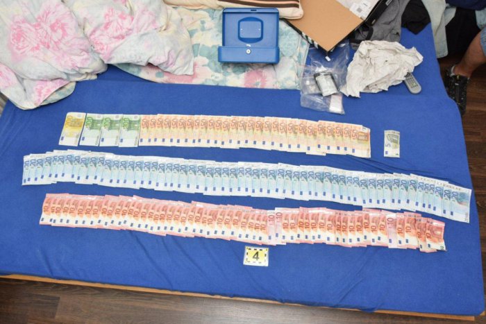 Ilustračný obrázok k článku Zásah policajtov v Michalovciach: Miroslavovi (25) našli drogy na viac ako 620 dávok!