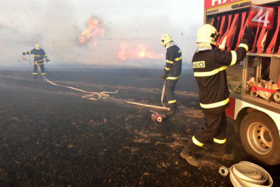 Ilustračný obrázok k článku Požiar pri Košiciach: Skládka odpadu skončila v plameňoch, hasiči v akcii niekoľko hodín