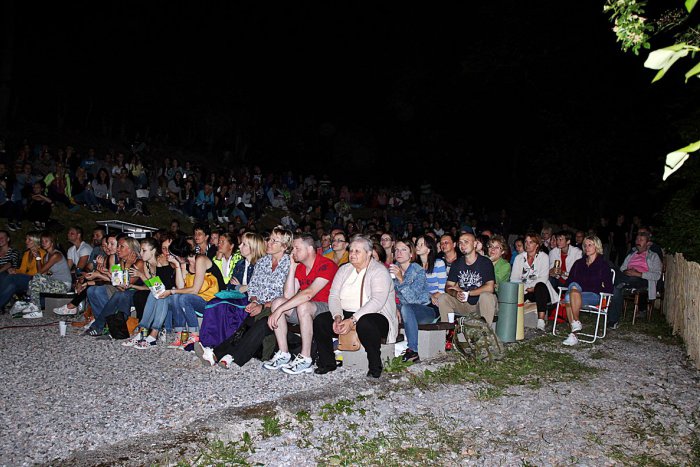 Ilustračný obrázok k článku Letné kino v Rožňave v plnom prúde: Organizátori pre návštevníkov na august chystajú ešte TIETO filmy