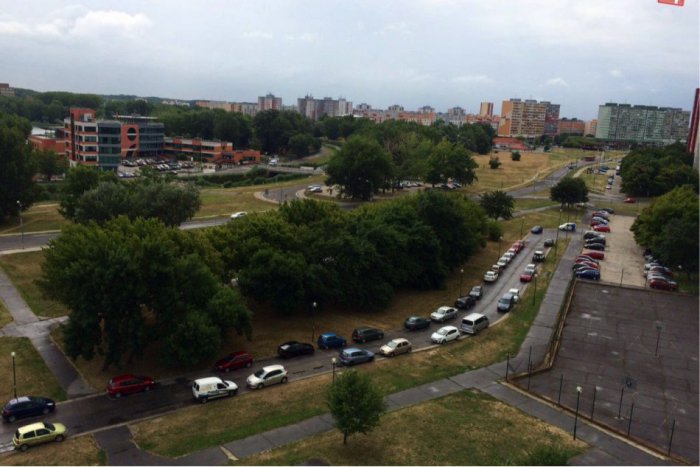Ilustračný obrázok k článku Drvivá väčšina Petržalčanov žiada riešiť systém parkovania