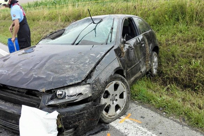 Ilustračný obrázok k článku FOTO Z MIESTA: Audina pri Spišskej narazila do priekopy, vodič (29) utrpel ťažké zranenia