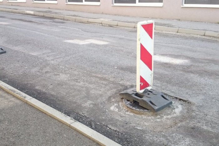 Ilustračný obrázok k článku Vodiči pripravte si pevné nervy, na bratislavských cestách vás zdržia ďalšie dopravné obmedzenia